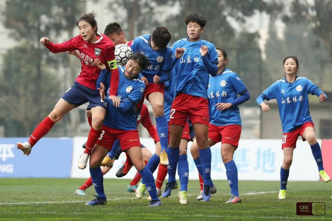 此前有多家意媒称罗马、米兰有意租借查洛巴，但根据FIFA新规，切尔西已无法外租球员。